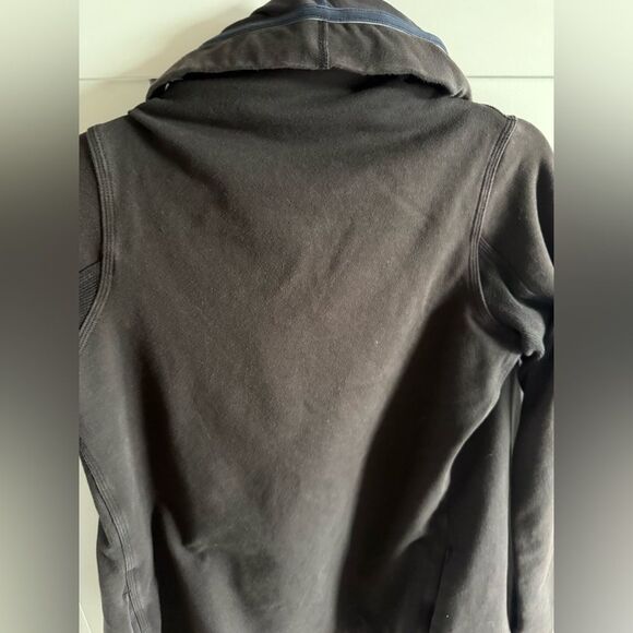 Lululemon Savasana Wrap - Picture 8 of 12